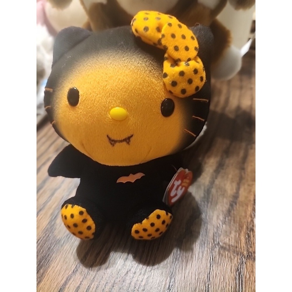 Halloween Hello‎ Kitty Ty Plush Bat  Clean.     Writing On Hang Tag